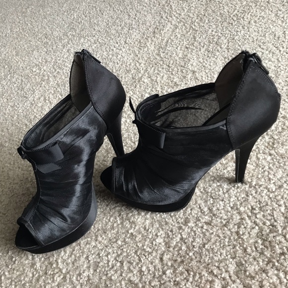 Vera Wang High Heels - Picture 1 of 8